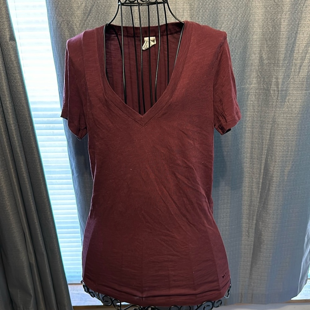 Pink Victoria’s secret’s v neck t-shirt​